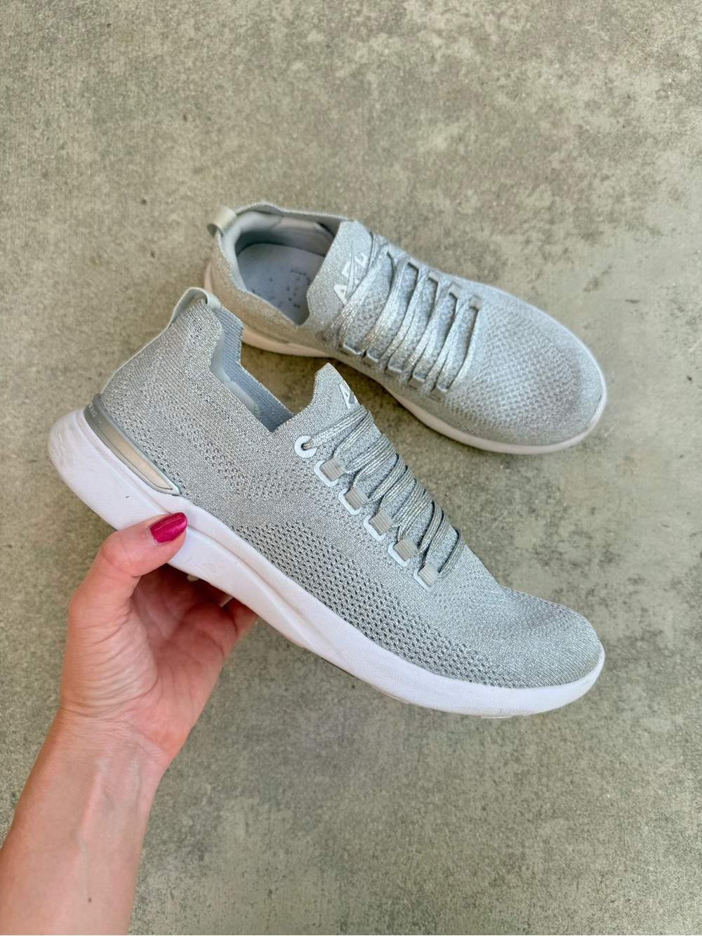 APL Techloom Breeze Silver
Metallic/ White Ombré Running
Sneakers Size 9.5 White